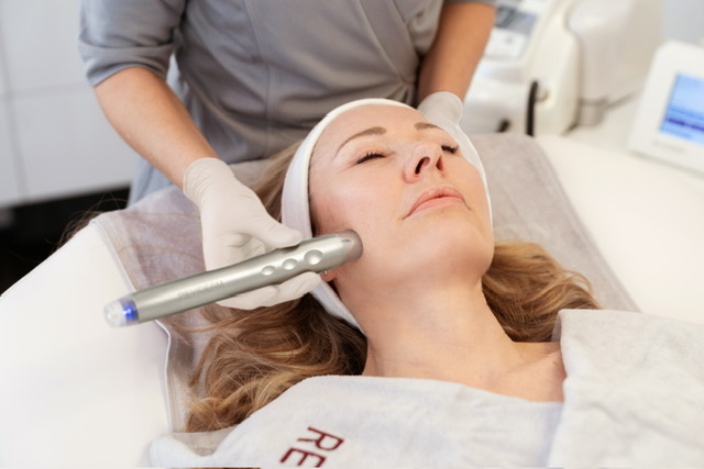 Ultraschallanwendung bei REVIDERM skinmedics baden