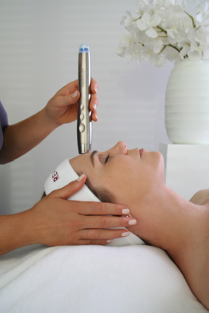 Kosmetische Behandlung mit REVIDERM cellJET