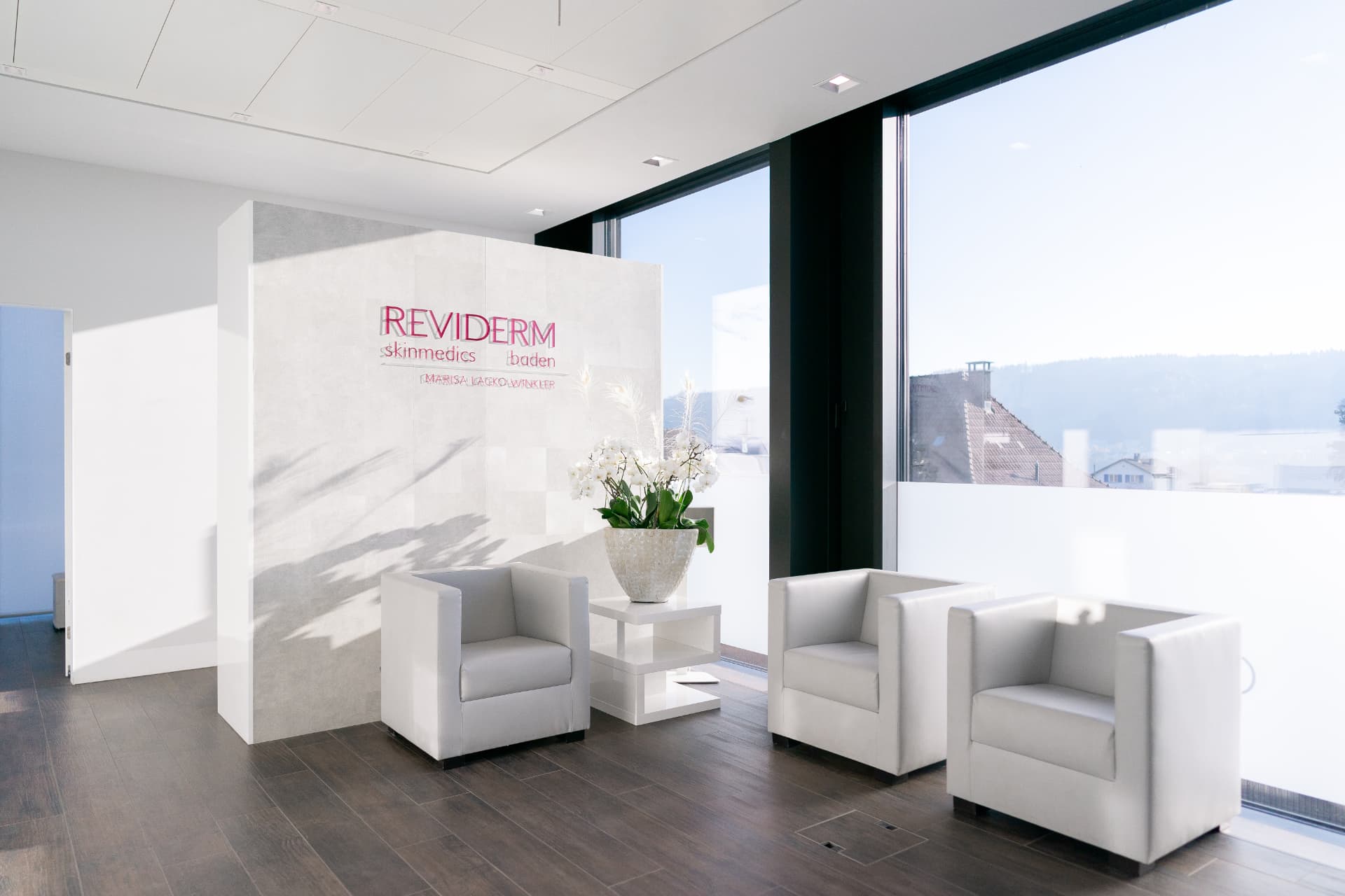 Wartebereich von REVIDERM skinmedics baden