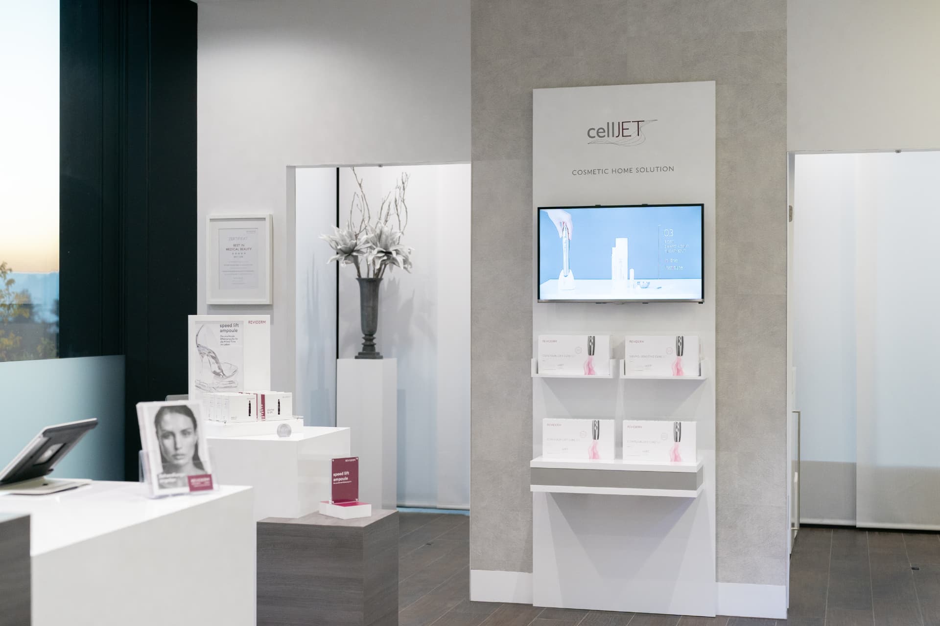Produktbereich mit cellJET bei REVIDERM skinmedics baden